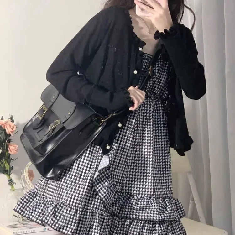 Женский кардиган с круглым вырезом длинным рукавом и жемчужной пряжкой