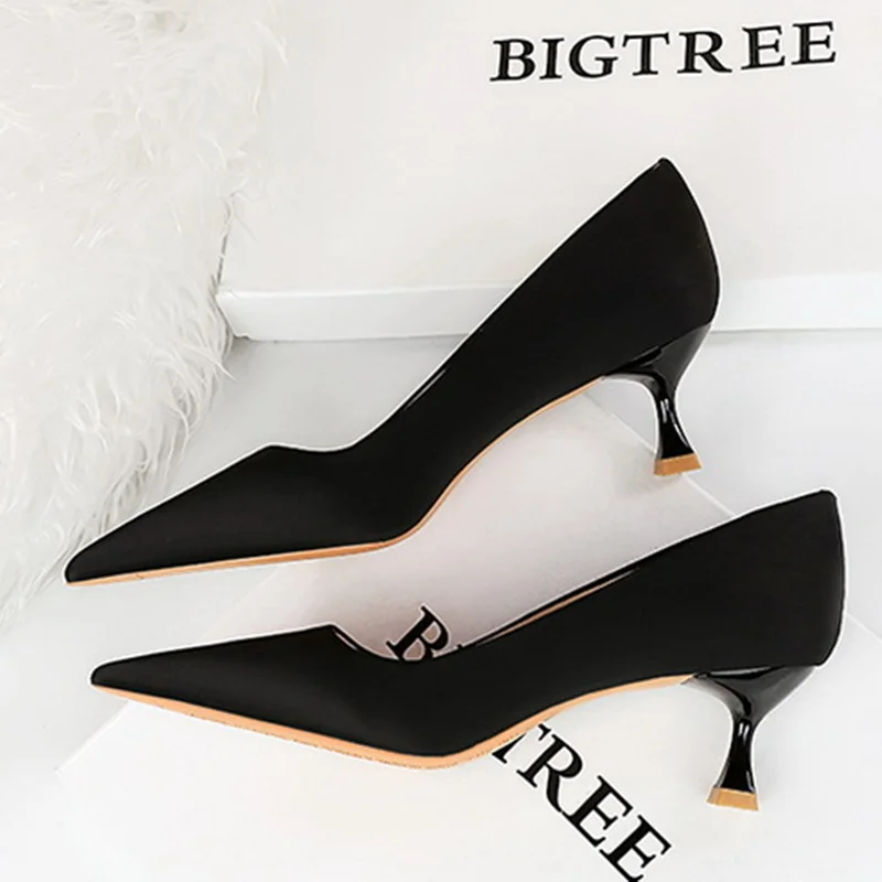 Lady Hot Sell Silk Fabric Null Pumps 5cm Med Thin Height Heels Slip-On Long Toe Wineglass Noiseless Shoes Plus Size 34-43 26.5cm