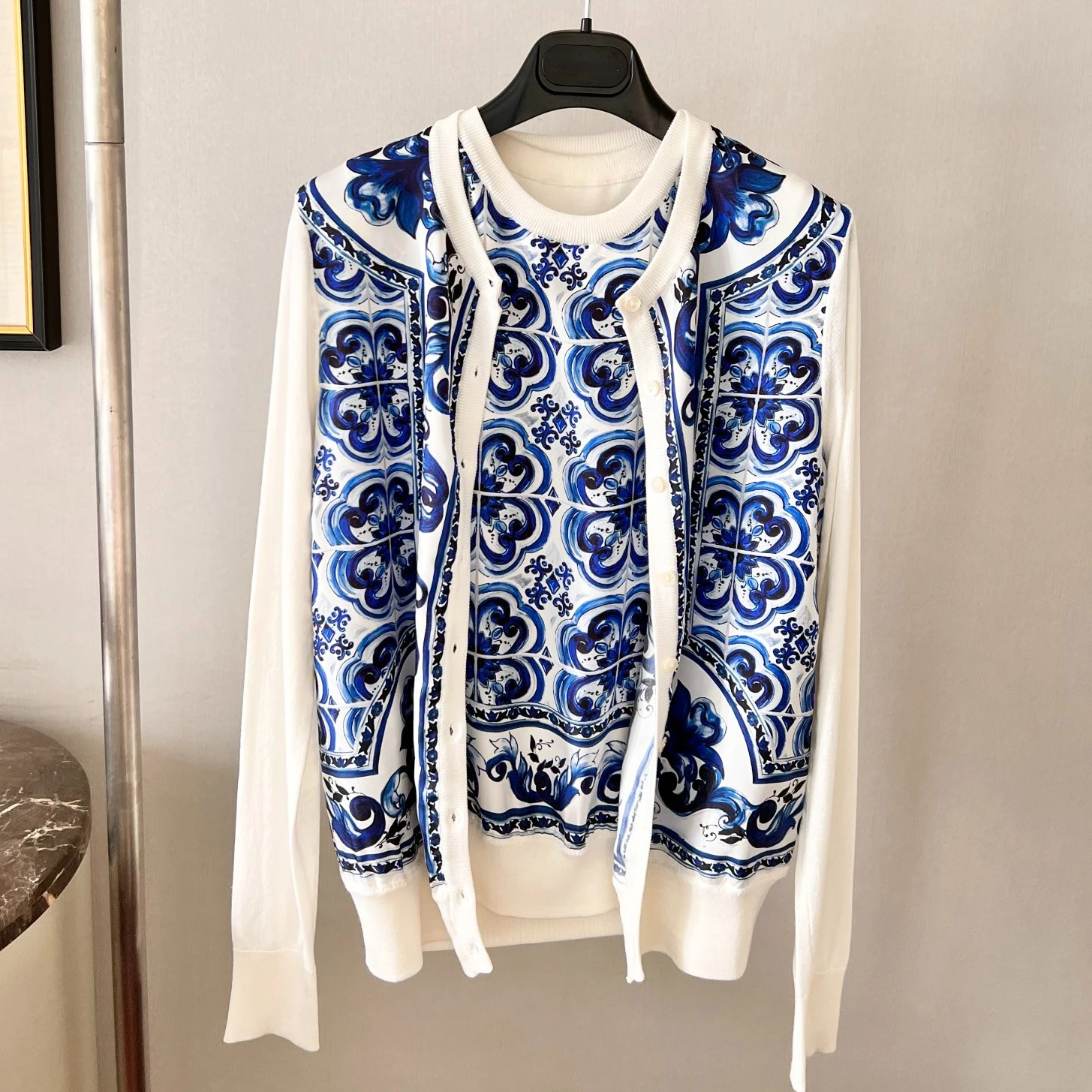 

top Quality 2022 New Women's luxury Pure Silk Sweater Print Button Cardigan +Tank Top Fashion All-Match Suit for