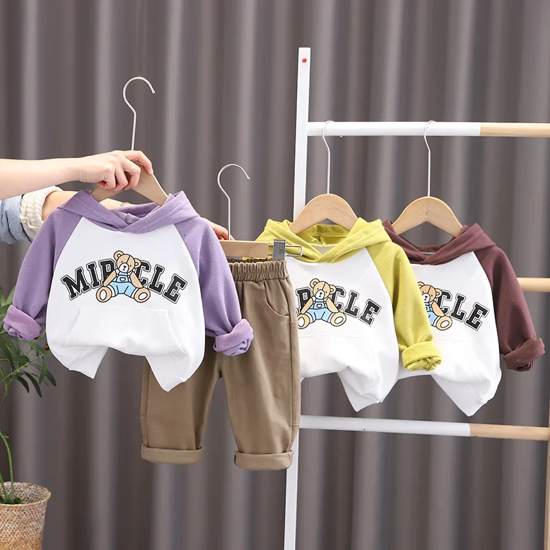 

Larua Kors Новинка 2023, корейский комплект одежды, весенний хлопковый комплект из 2 предметов с длинным рукавом и капюшоном с принтом медведя и надписью, фиолетовая одежда для мальчиков 12M-5T