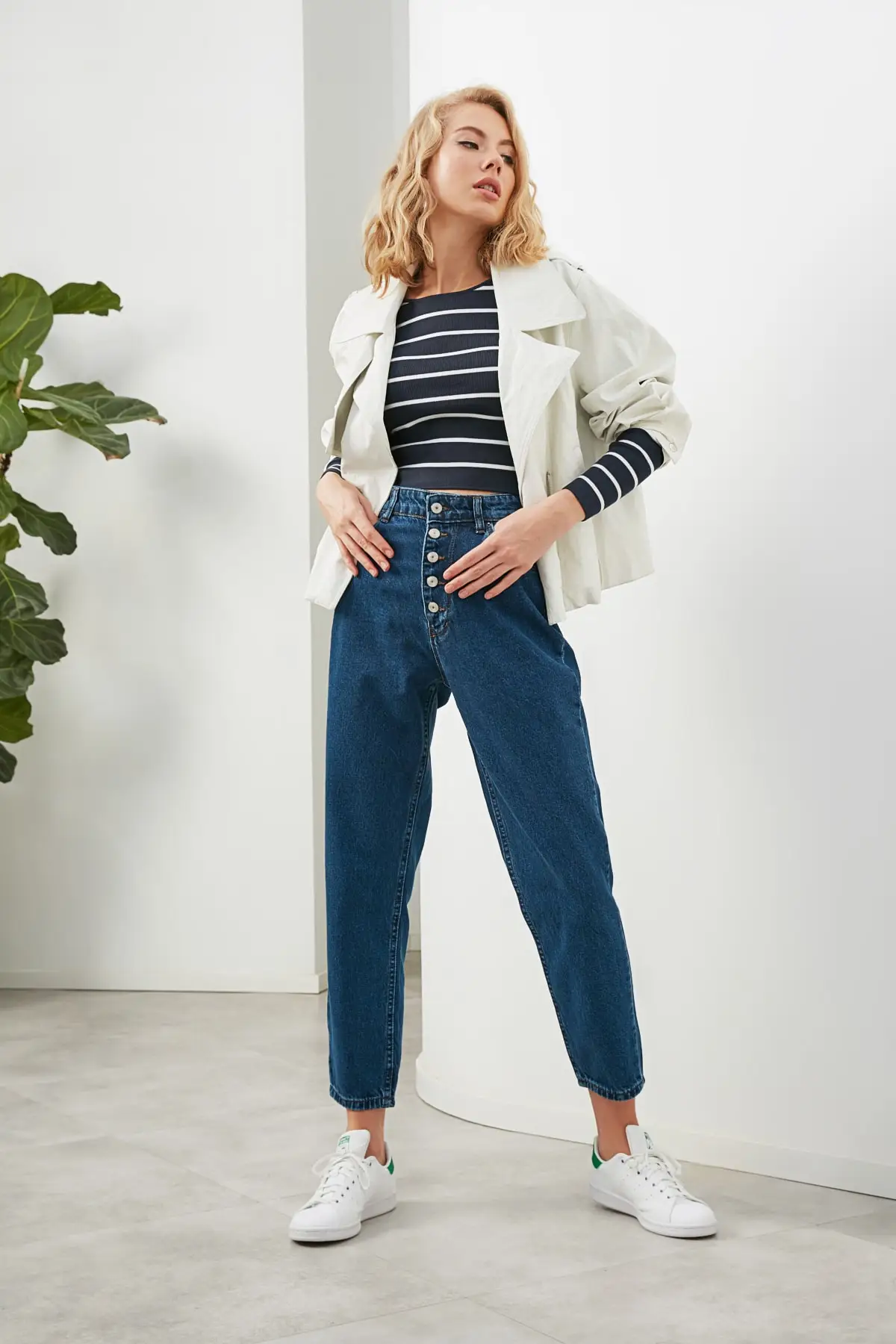 

Trendyol High Bel 5 Button Mom Jeans TWOAW22JE1207