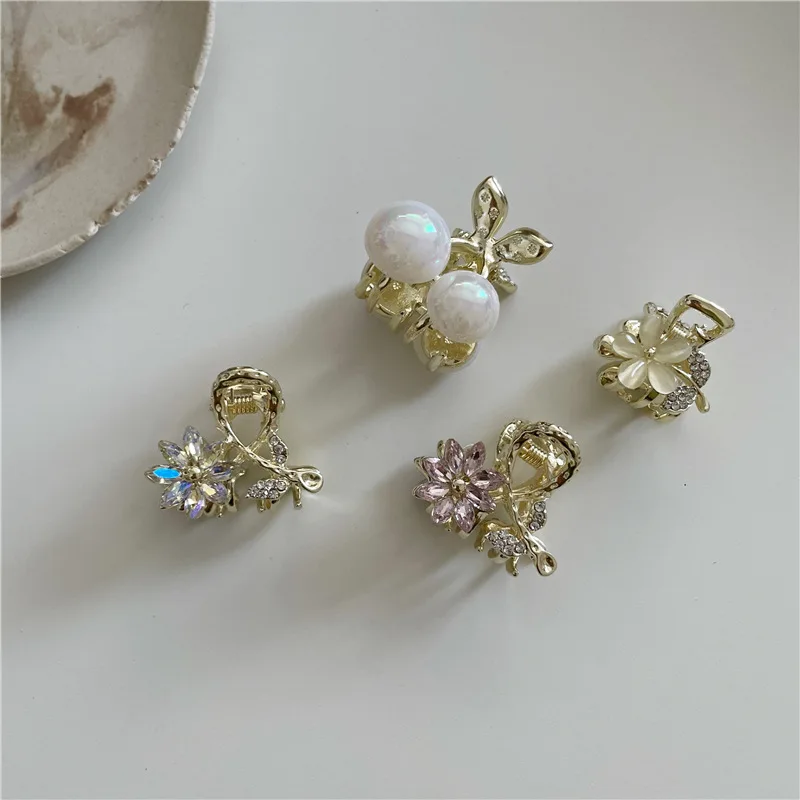 

2022 New Fashionable Luxury Girls Hairpins Metal Alloy Cherry Pearl Rhinestone Opal Small Hair Claw Clips For Woman Girls