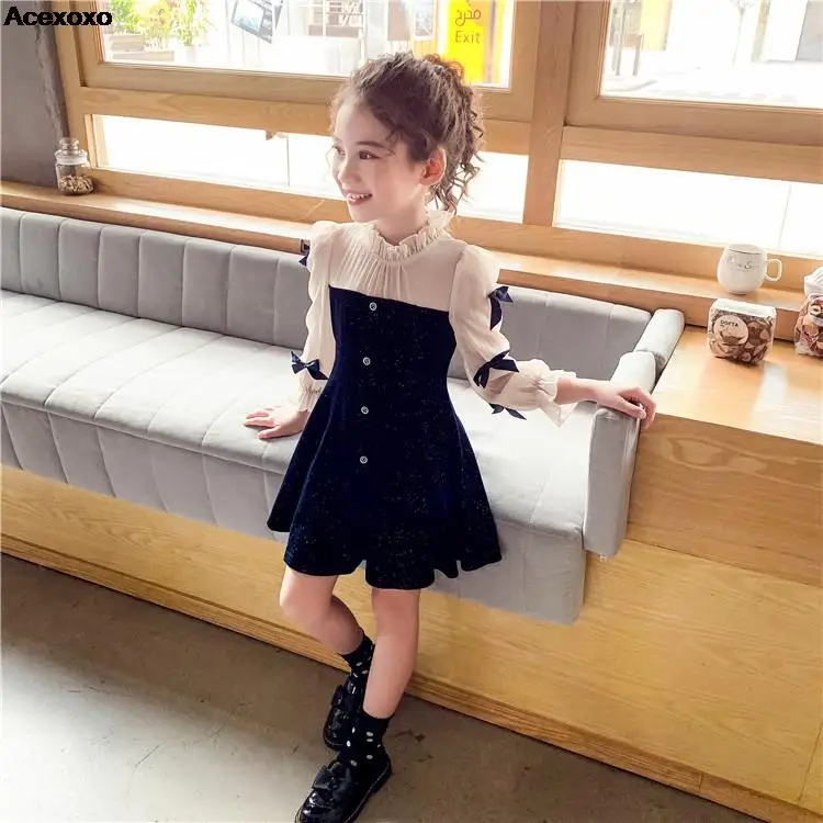 

The new girls' autumn clothes were launched in autumn