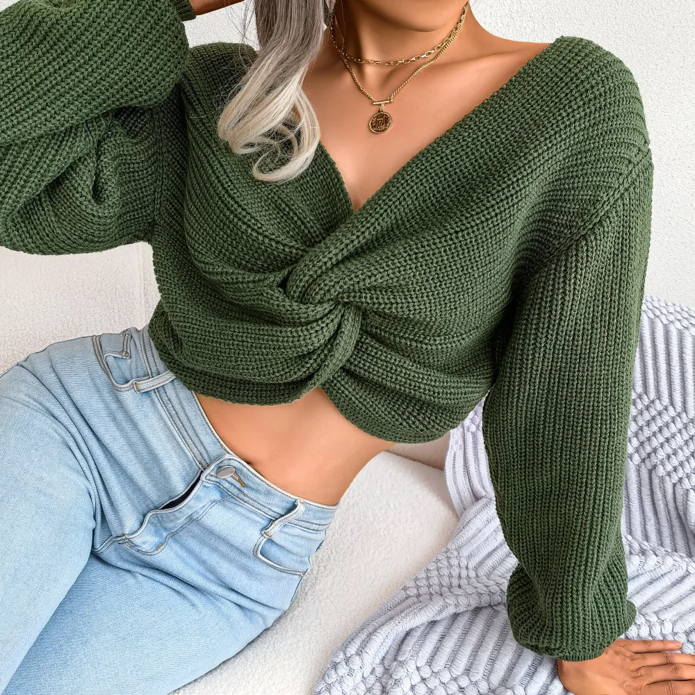 2022 autumn and winter European and American long sleeved knotted navel exposed knitted sweater women's wear