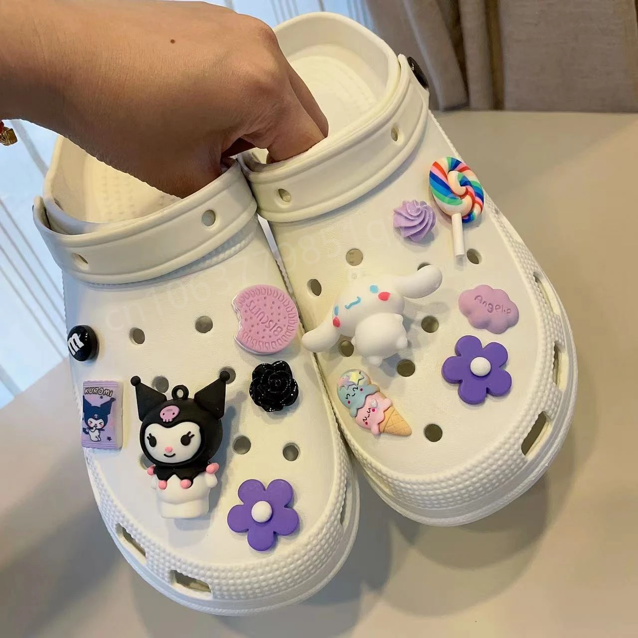 

Sanrio Shoe Charms Aceessories Anime Kuromi Cinnamoroll Hello Kitty Melody Fit Crocs Sandals Buckle Decoration Kids Gifts set