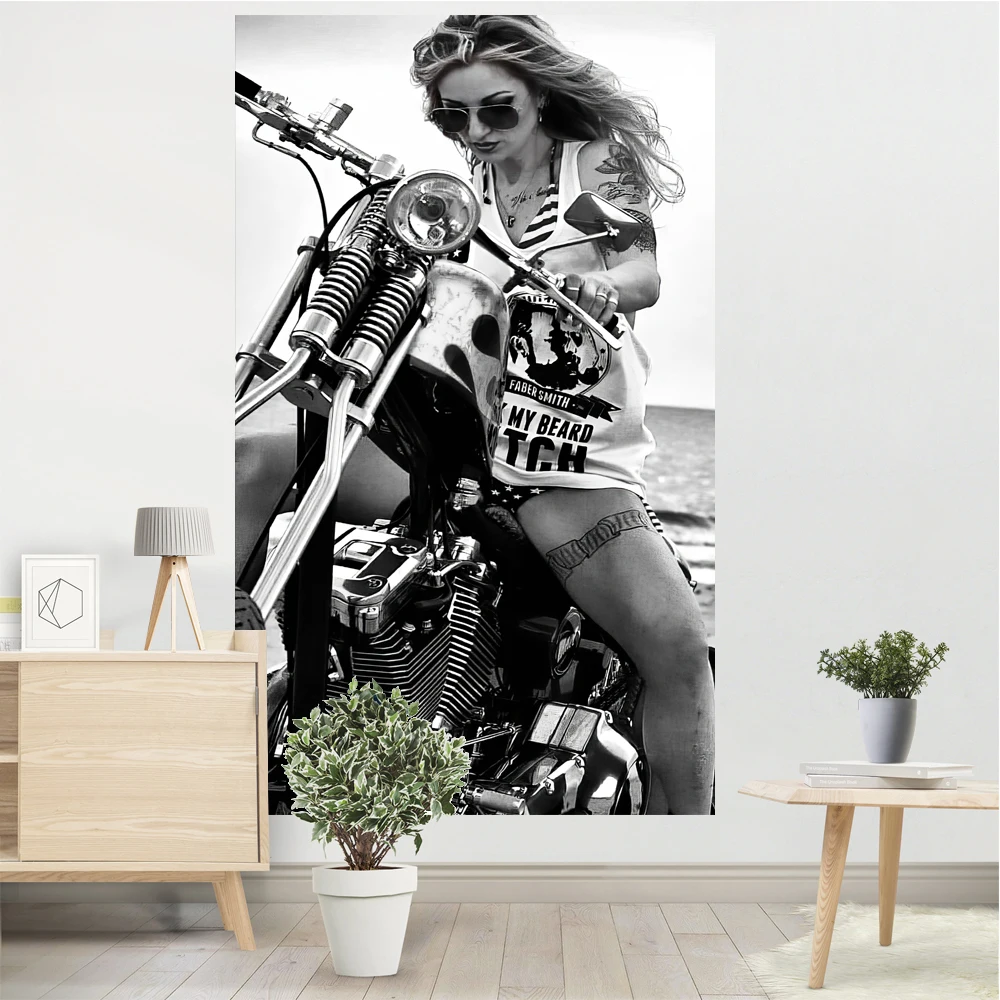 

Настенный плакат "Красивый женский мотоциклист"