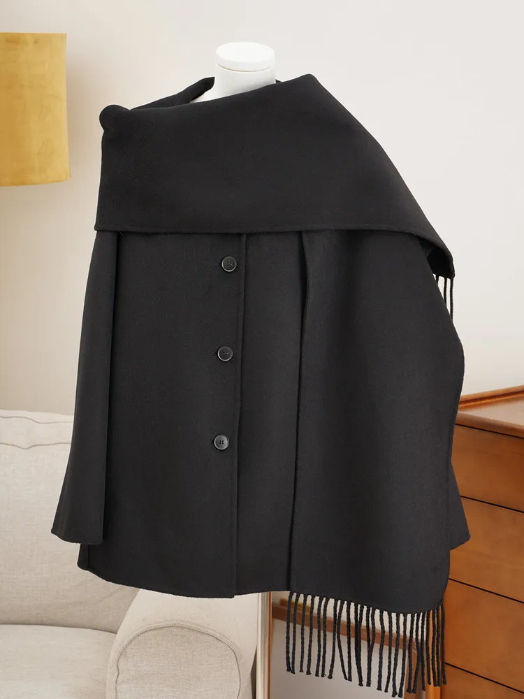 Женское пальто в полоску или черное с шарфом и воротником кисточками шерстяная