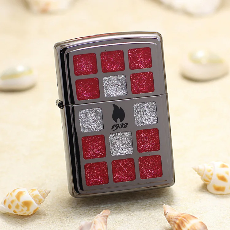 

Genuine Zippo oil lighter copper windproof Labyrinth flame Black red cigarette Kerosene lighters Gift anti-counterfeiting code