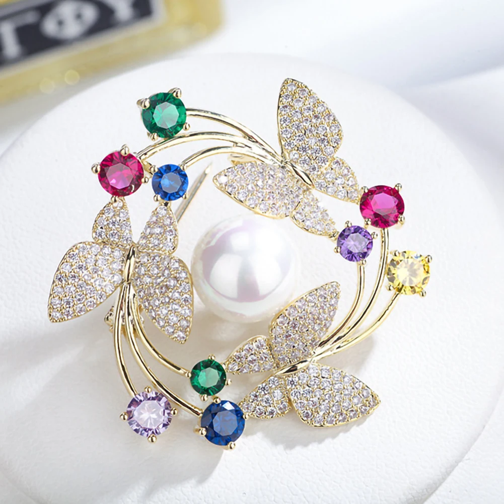 

1Pcs Elegant Temperament Butterfly Wreath Brooch Suit Pearl Women's Corsage Flower Button Cardigan Accessories Pin Jewelry Gifts
