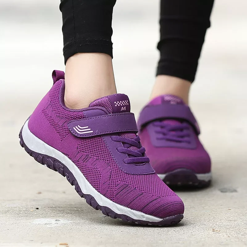 

2023NEW spring new flying women mother shoes sneakers hook&loop walking shoes woman light comfortable flat bottom ladies sho