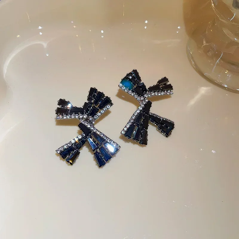 Modne błyszczące czarne kolczyki Minar w kolorze CZ cyrkonie стразы листья бант геометрические