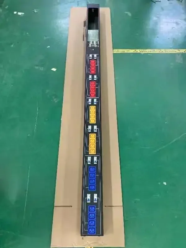 ETL 3-фазный PDU 415 В 220 C19 Розетка Монтаж в стойку Блок распределения питания