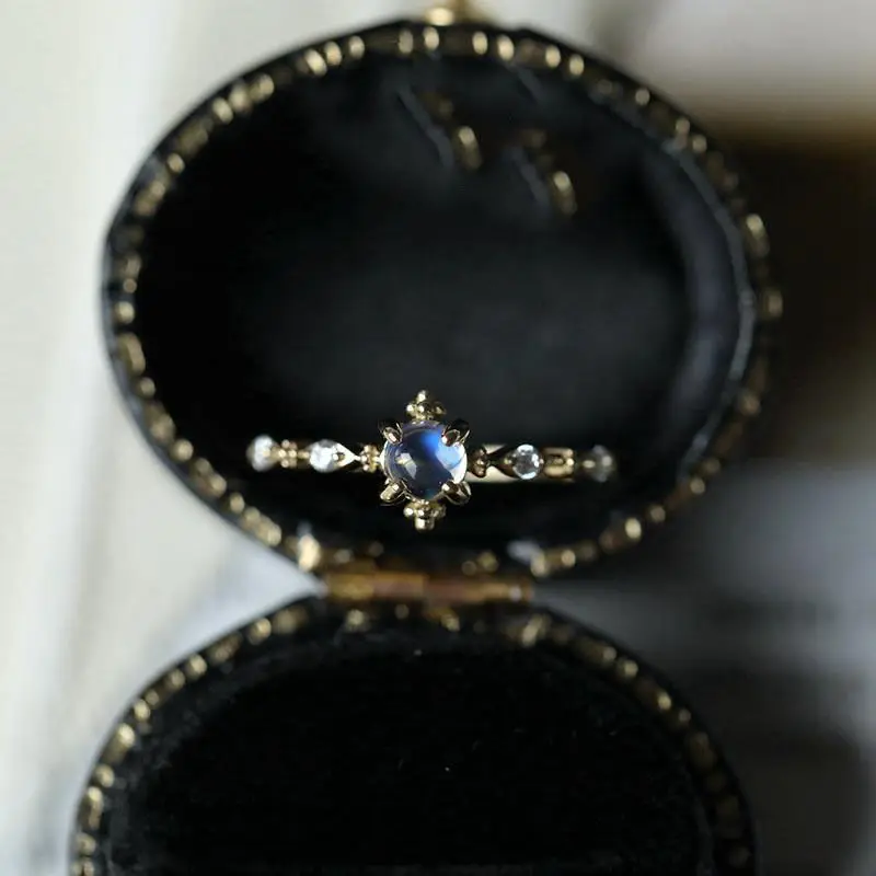 

S925 Sterling Silver Japanese Exquisite Glass Body Moonstone Selected Blue Light Fashion Ring 2020 Super Beautiful