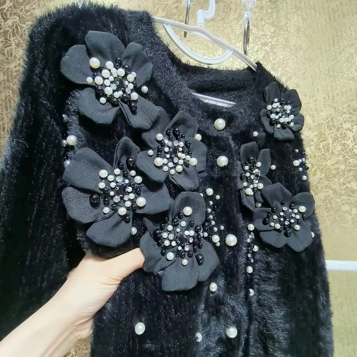 Женский кардиган с бусинами и круглым вырезом черный вязаный из искусственного