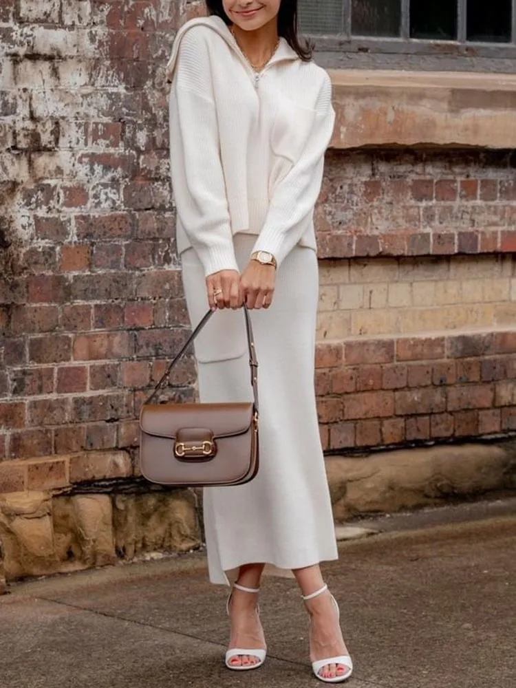 Костюм женский трикотажный из 2 предметов на молнии с карманами |