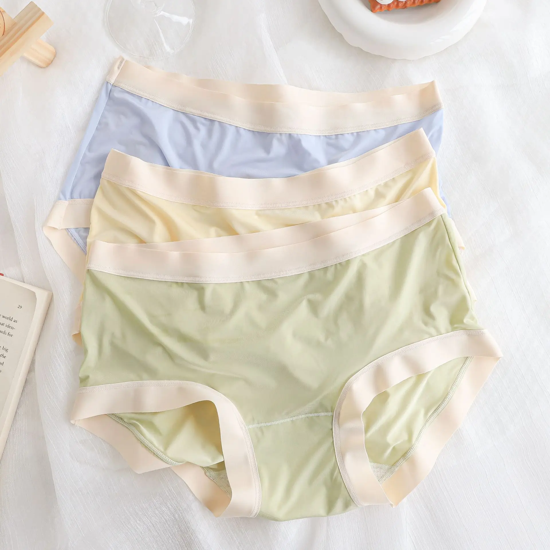

Sweet candy color Soft viscose Seamless Panties women Mid-rise Traceless thin summer ice silk young girl Panties N8108