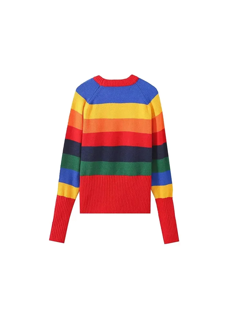 Женский свитер в разноцветную полоску с круглым вырезом
