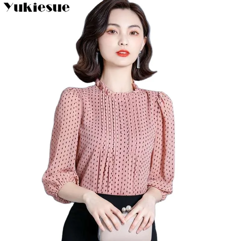 Женская шифоновая блузка в горошек с круглым вырезом |