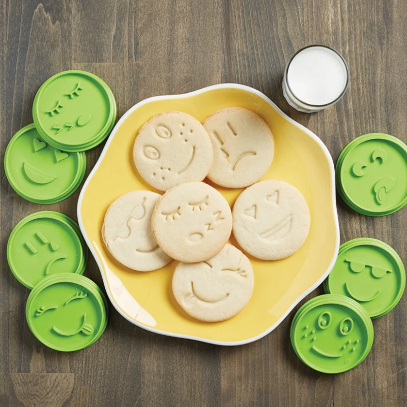 

Smiling Face 7Pcs Embossing Mould Fondant Biscuits Mold Plastic Cake Decorating Tools Cookie Cutters Set Baking Accessories