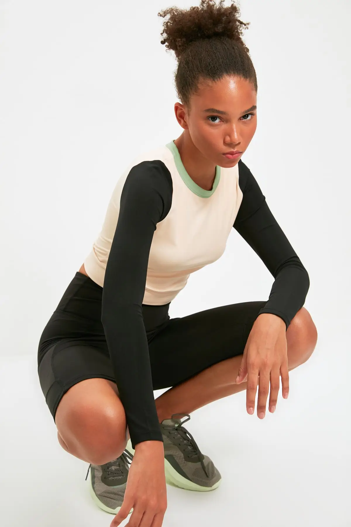 

Trendyol With Color Block Sports Blouse TWOAW22BZ0480