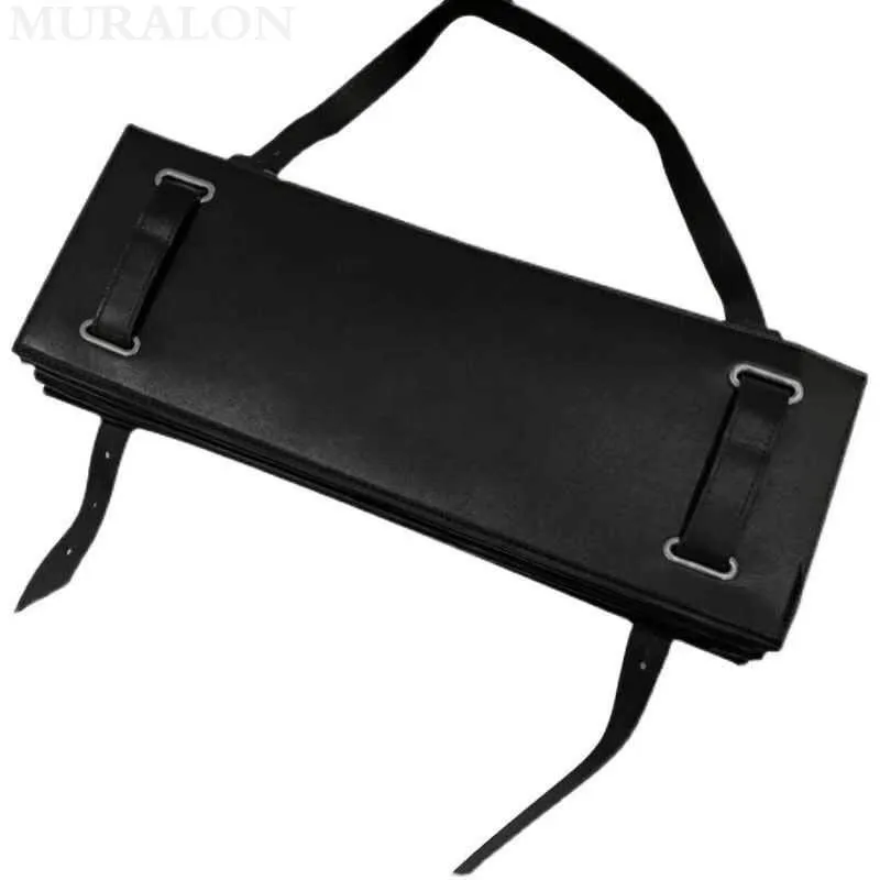 Универсальная темная стильная сумка на плечо квадратной формы осень-зима 2024