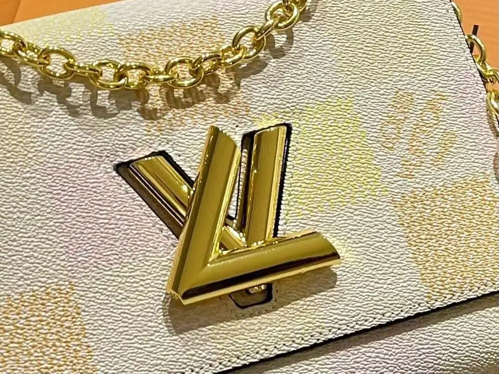 Louis V - Uitton Квадратный Лезвие Цепь 23 10 X 16 См |
