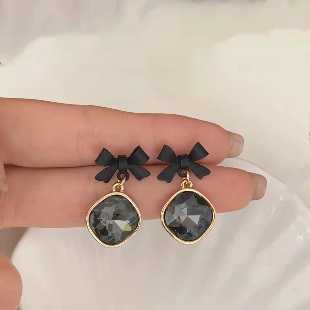 

2022 New Jewelry Fashion Black Color Bowknot Cube Crystal Earring Square Bow Earrings for Women Pretty Gift