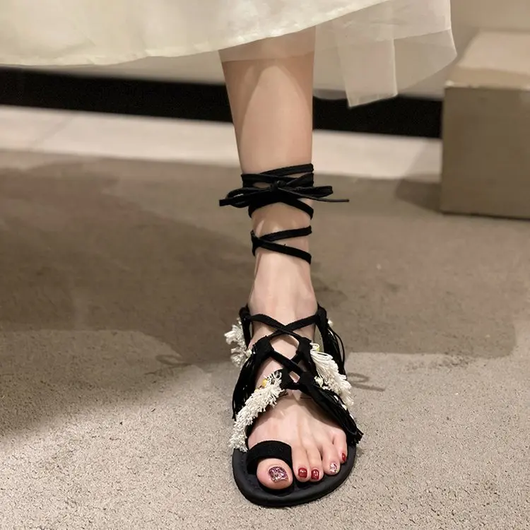 Женские босоножки на плоской подошве бежевые шлепанцы платформе с бахромой и