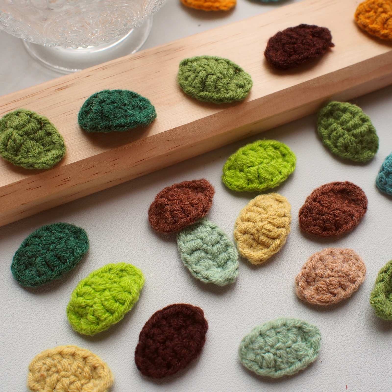 20 шт. 3 см вязаная крючком Аппликация с зелеными листьями для одеял растения