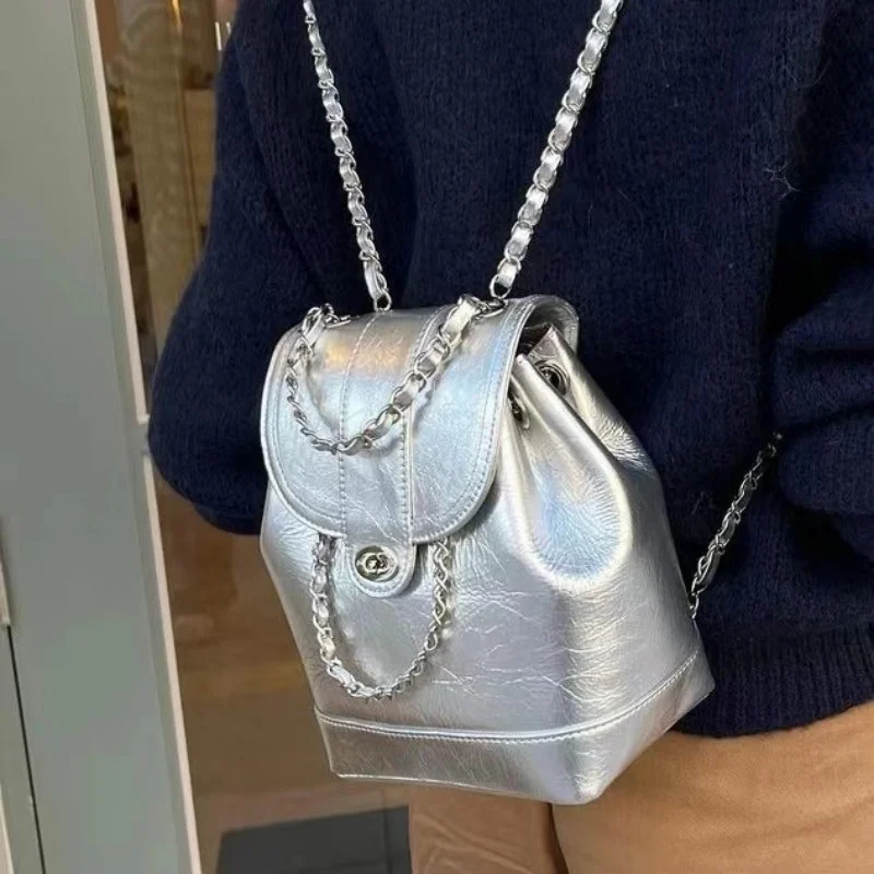 

2023 Fashionable Silver Korea Stylish Minimalist Chain Flap Backpack For Gilrs