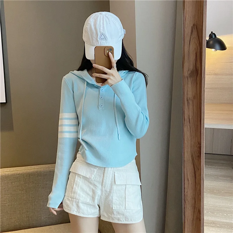 

TB slim fit knitted hooded pullover women's thin section small short top hem circular arc age-reducing college style