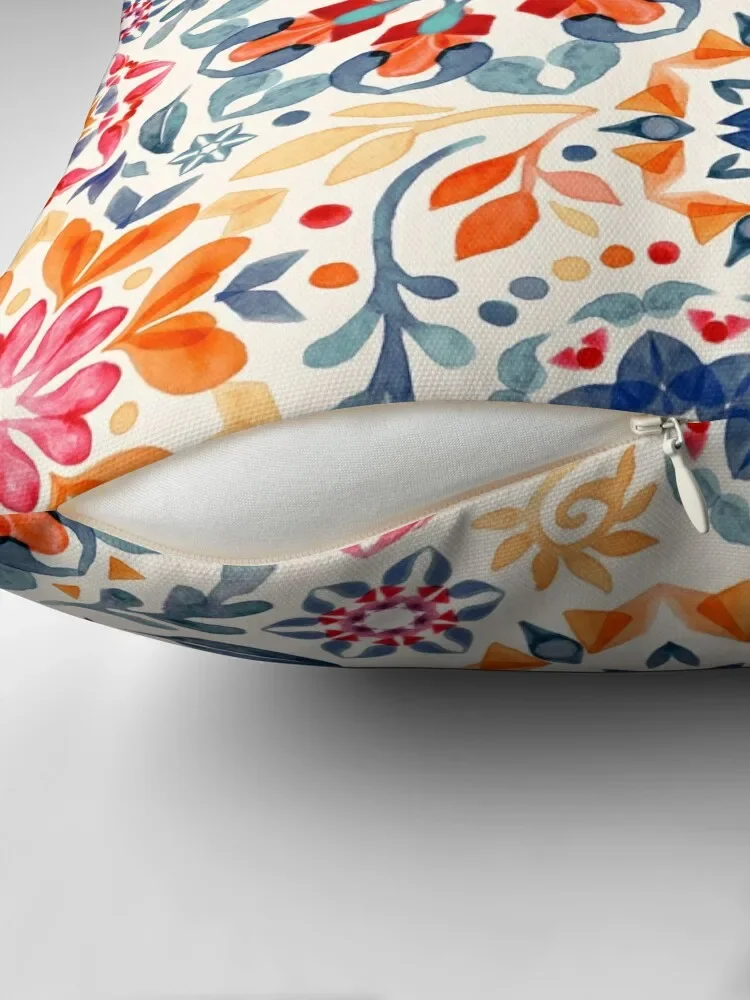 Акварельная декоративная подушка Kaleidoscope с цветочным рисунком