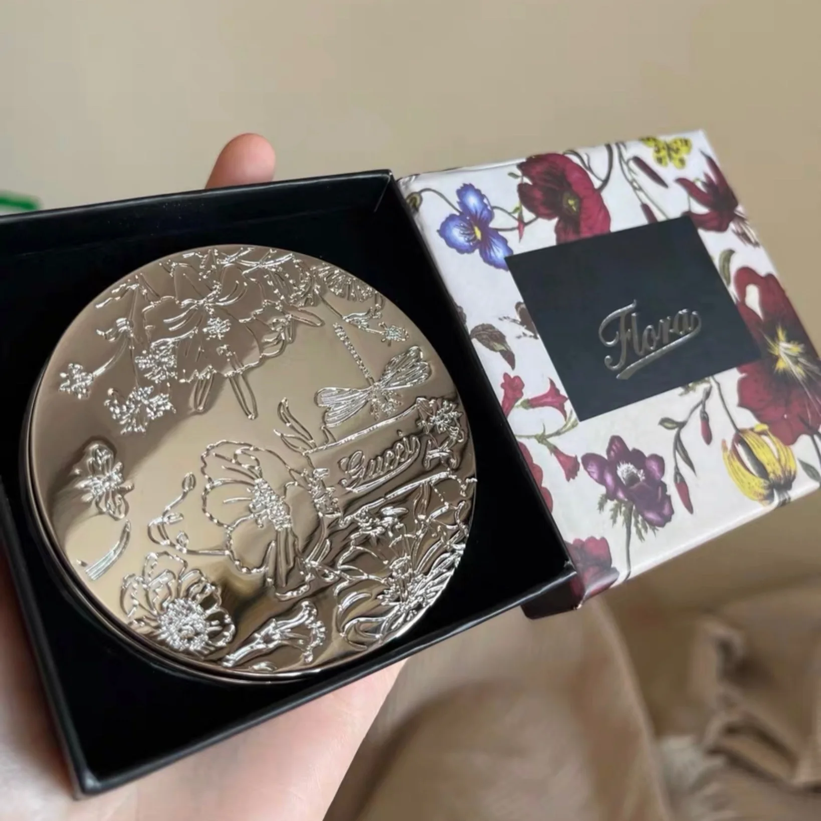 

Flora Luxury Silver Compact Mirror Travel Makeup Mirror Stainless Steel Pocket Vanity Mirror 2 Sided Portable Folding Mirror