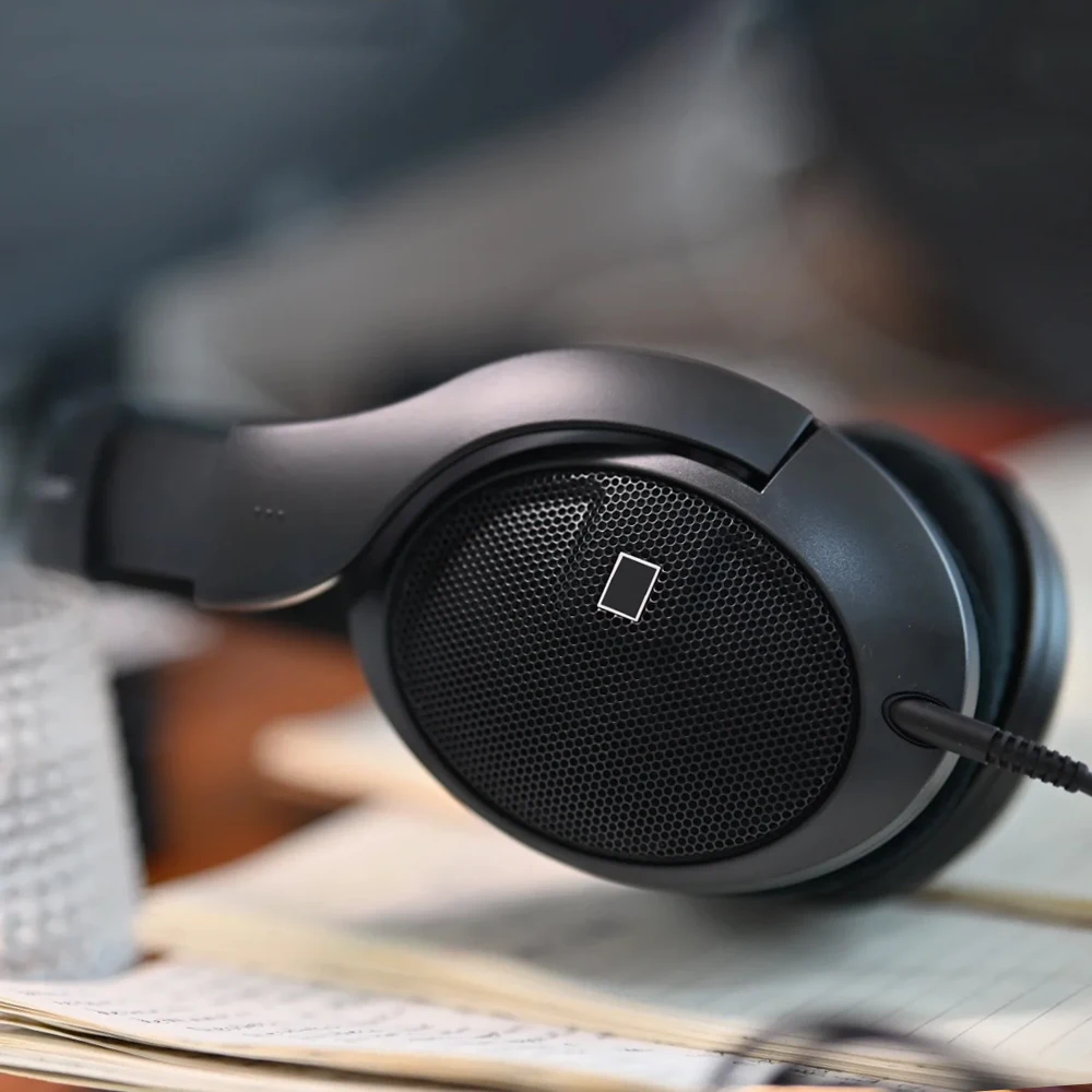 Фото Наушники студийные HD 560S открытого типа с нейтральной характеристикой для профессиональной записи, микширования и мастеринга №2
