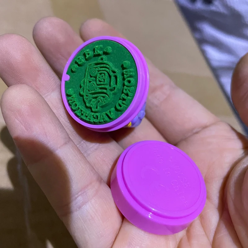 

Оригинальный магазин Kins, эксклюзивная фигурка с изображением отпуска SPK World, ограниченная серия моделей, Редкая коллекционная игрушка, пода...