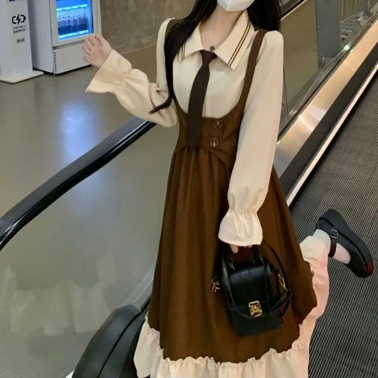 Женское платье из двух частей облегающее и приталенное