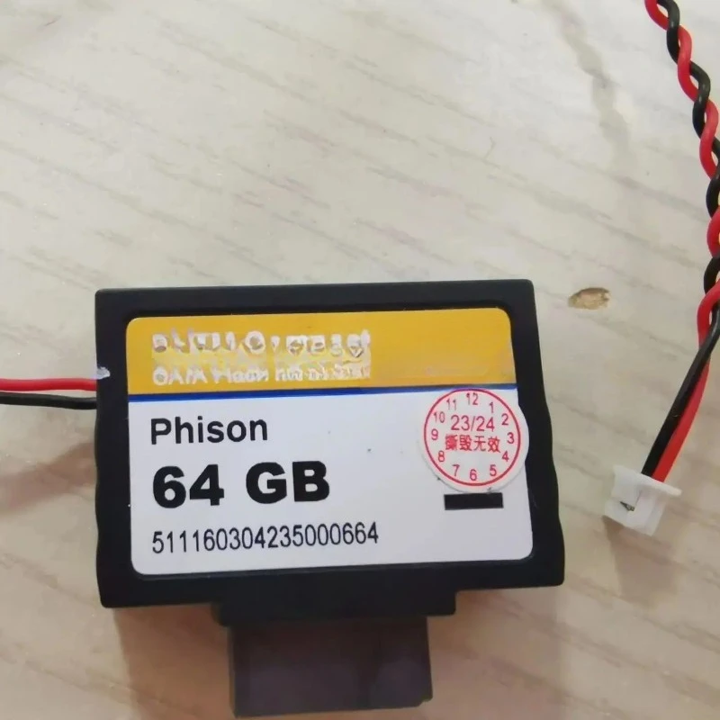 Фото Твердотельный накопитель TH58TFG9DFKBA8K 64 ГБ SVFM SATA Flash Phison Satadom №1