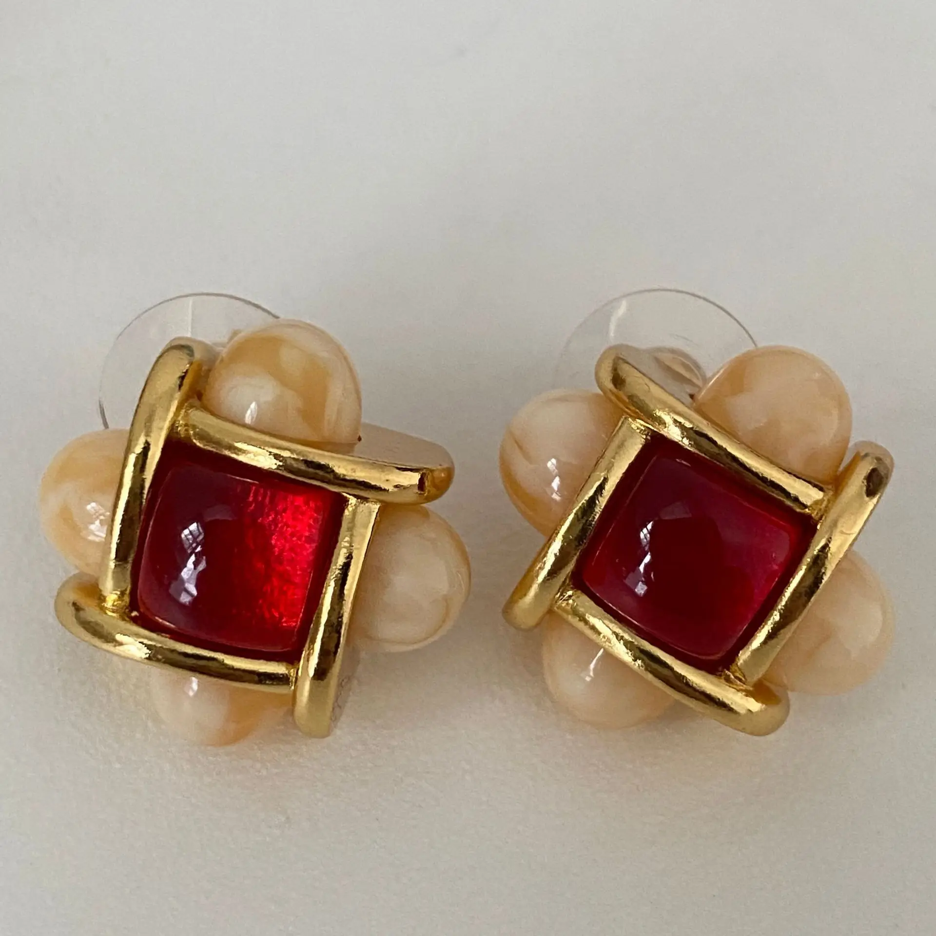 

Европейские и американские темпераментные серьги-гвоздики для женщин среднего возраста