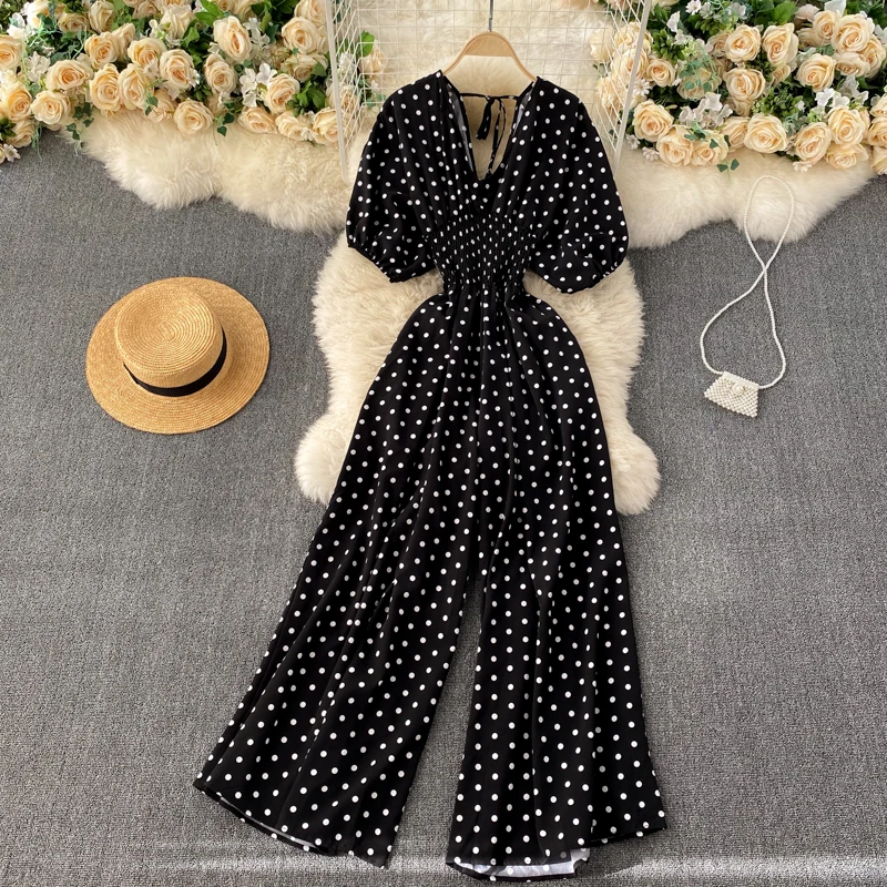 Летний сексуальный комбинезон в горошек для женщин с элегантным V-образным вырезом, расклешенными короткими рукавами и высокой талией, широкими брюками и свободным кроем.