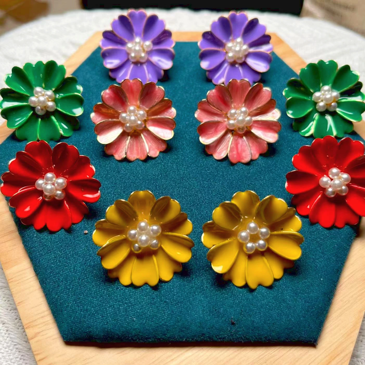 

Multi-color Sweet Small Daisy Stud Earrings for Woman 2022 New Korean Style Student Jewelry
