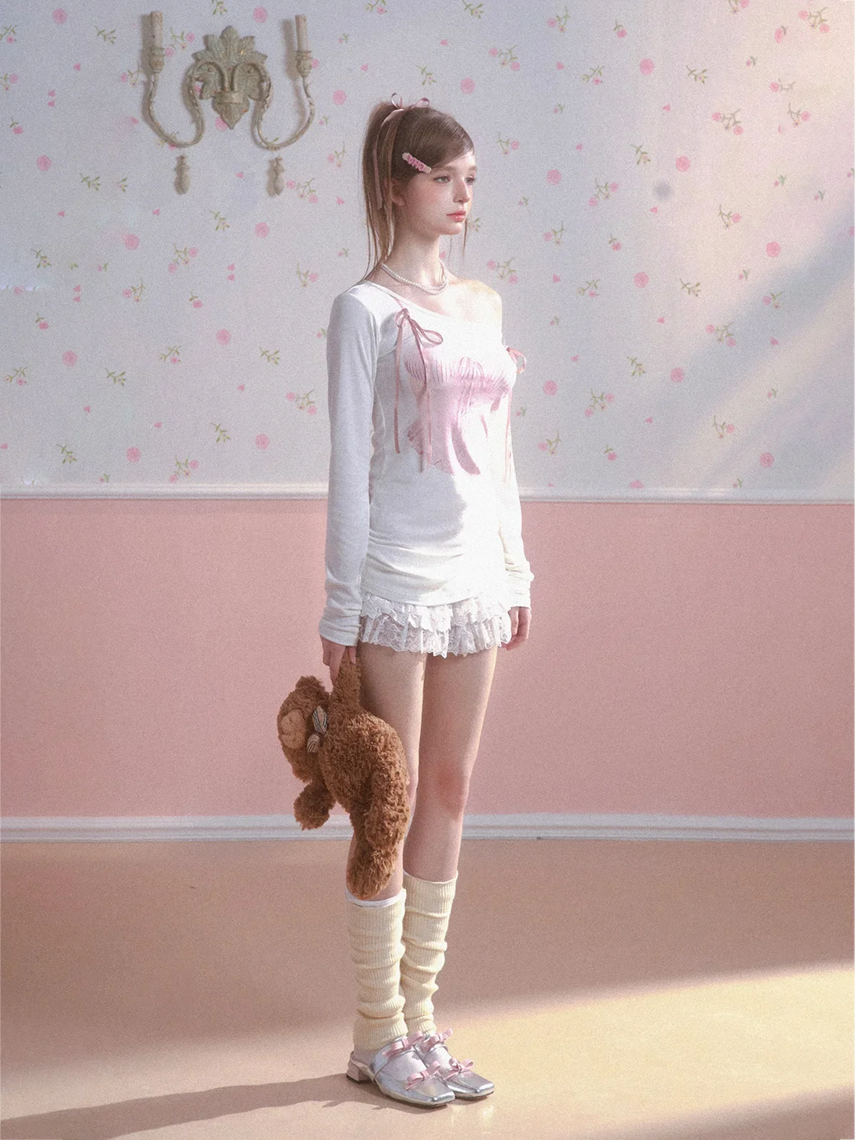 Женская футболка с длинным рукавом открытыми плечами