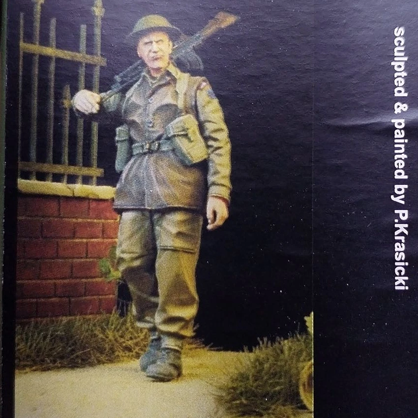 

1/35 Scale Resin Figure Assembly Model WWII British Gunner Marching Scene Layout Kit Unassembled and Unpainted DIY Toys