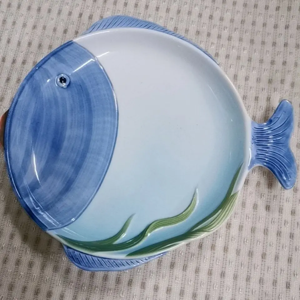 

New original fish-shaped plates, cakes, breakfast plates, low bone China.