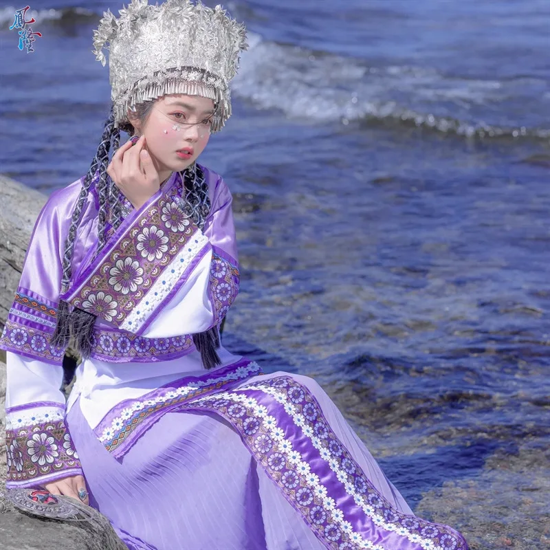 

Старинный женский костюм девушки Miao фиолетовый ханьфу для сценического представления в стиле поездки съемки