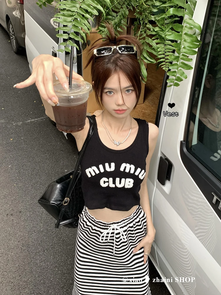

Letter embroidered white suspender vest women's interior with summer design sense, minority wear slim short Spicy Girl Top