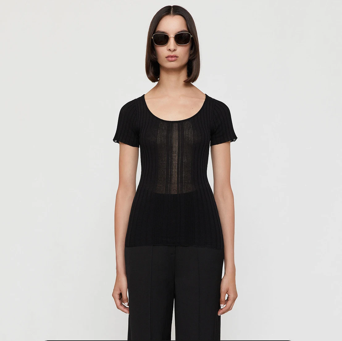 

High-quality temperament commuter women's T-shirt, 2022 summer new black slim round neck short-sleeved knitted T-shirt women