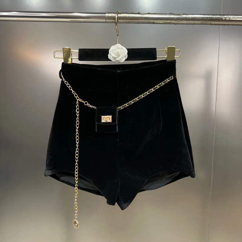 

BORVEMAYS 2023 Winter New Fashion Trend Black High Waist Solid Color Thickening Chain Loose Shorts Women WX265