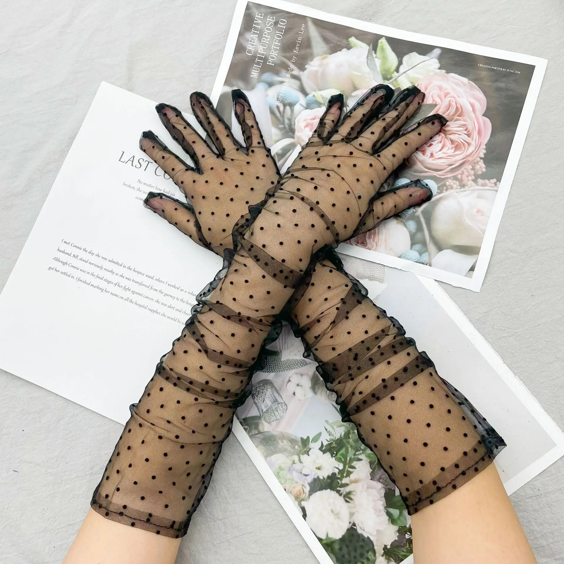 

Ding Yaoda polka dot adjustable length stretch mesh gloves summer cycling short video shooting wedding gloves