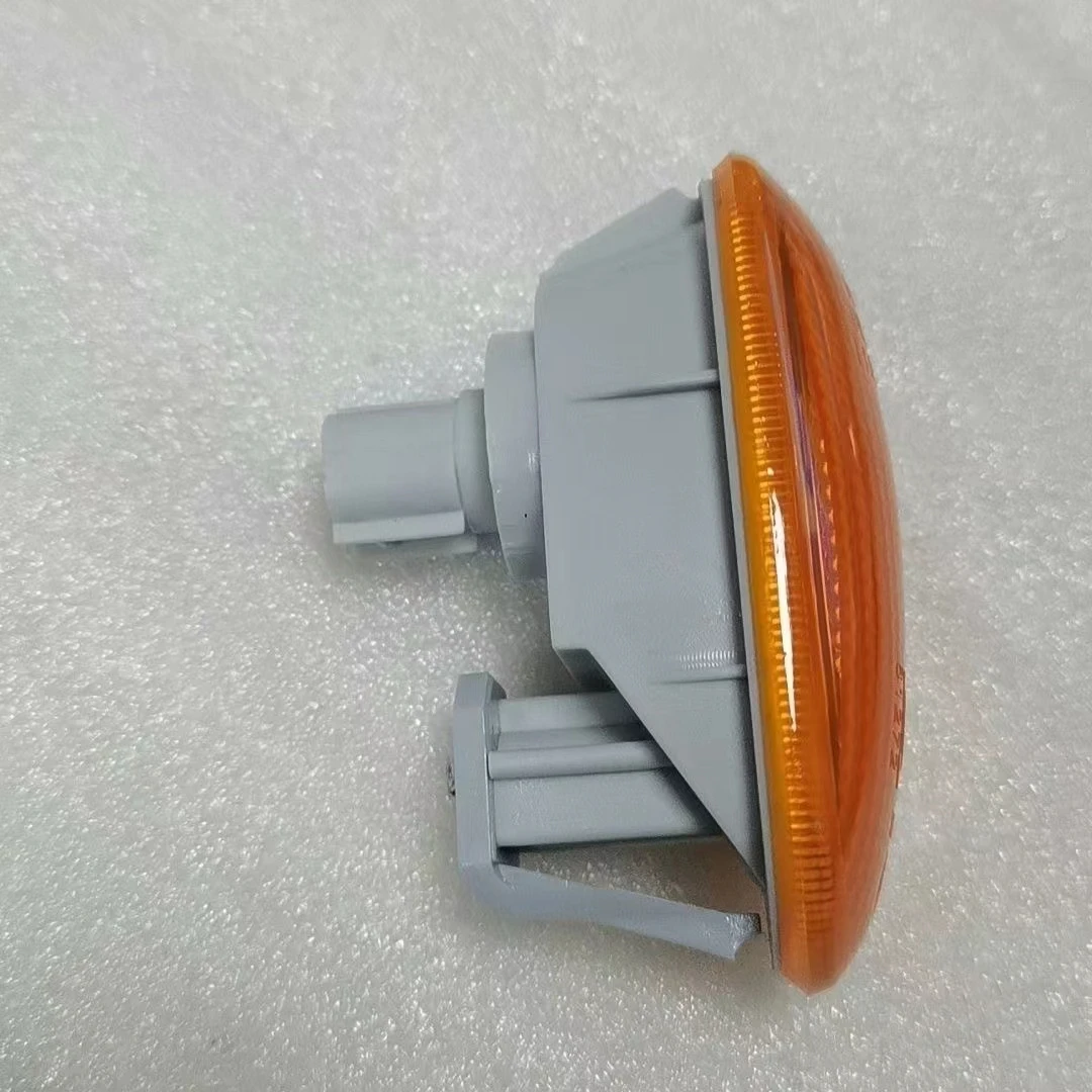 МБ 821172 Боковой фонарь на крыло указатель поворота для Mitsubishi Montero Pajero V31W V32W V33W V43W V45W