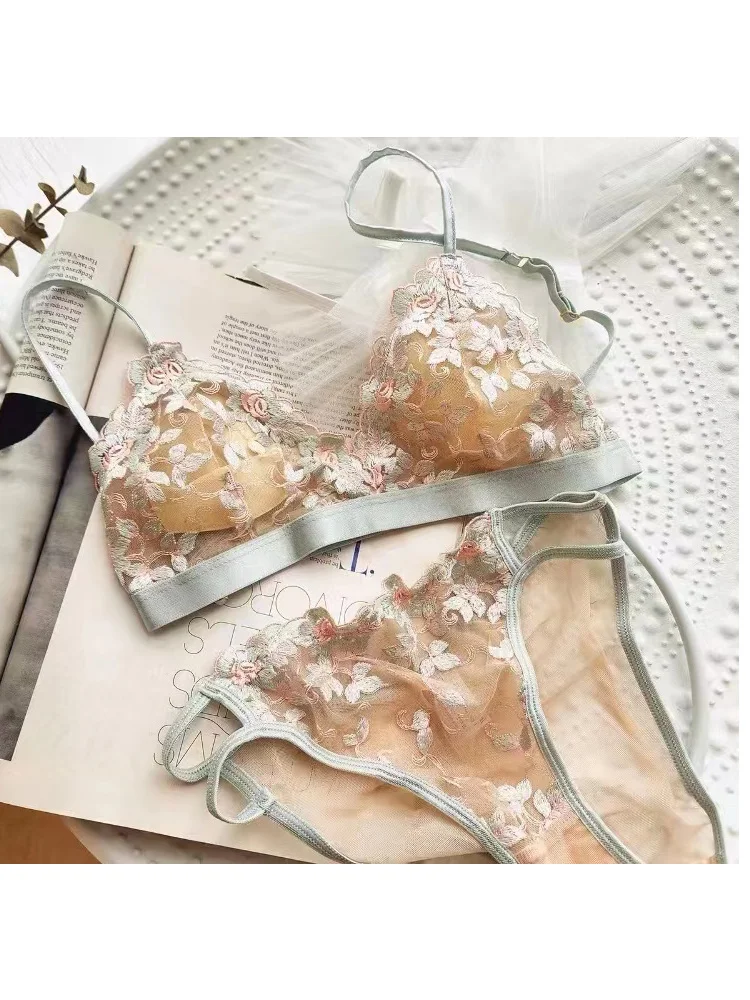 

Sexy ultra thin lingerie briefs big breasts show small bralette no steel ring girl mesh lace embroidered bra and panty